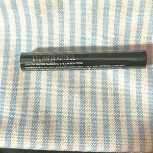 Travel size mascara
